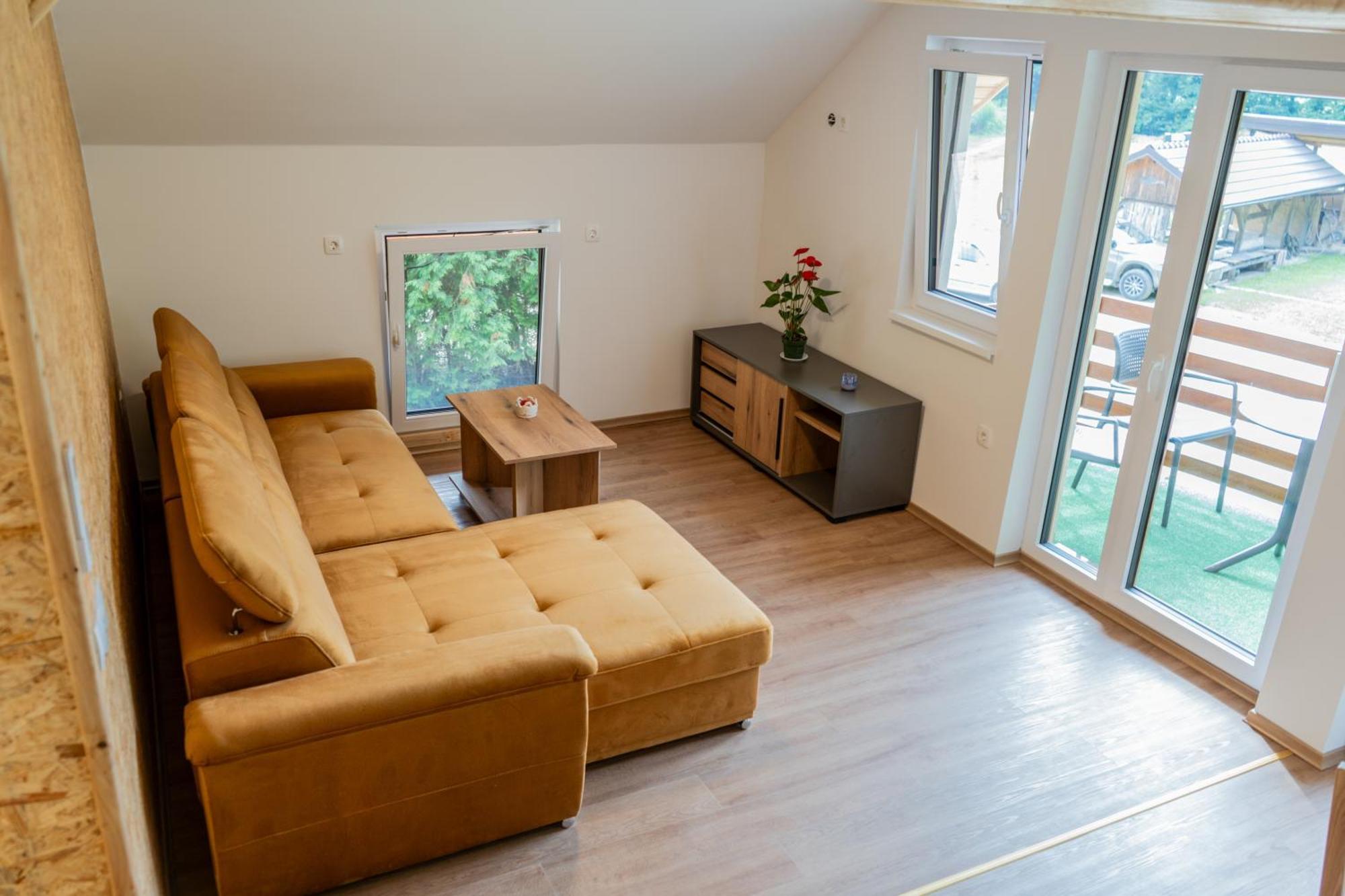 Ribnik Stari Trg Apartment Lesicno ภายนอก รูปภาพ