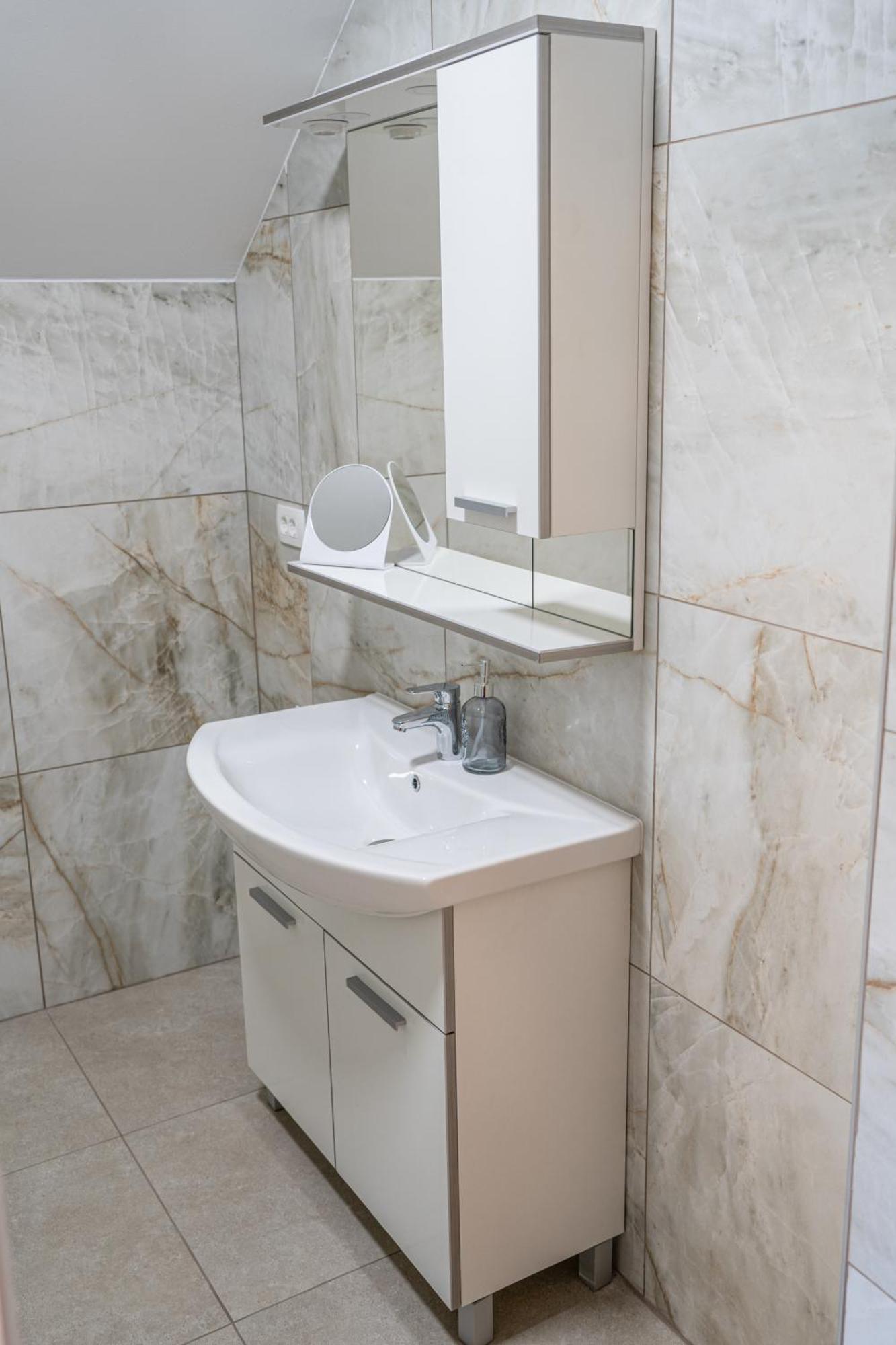 Ribnik Stari Trg Apartment Lesicno ภายนอก รูปภาพ